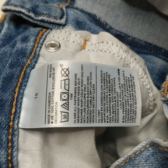 Old Navy High Waisted Distressed Jean Shorts 10 - Picture 4 of 10